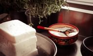 You can make your own cottage cheese at home (Image via Unsplash/Lena Kudryavtseva)